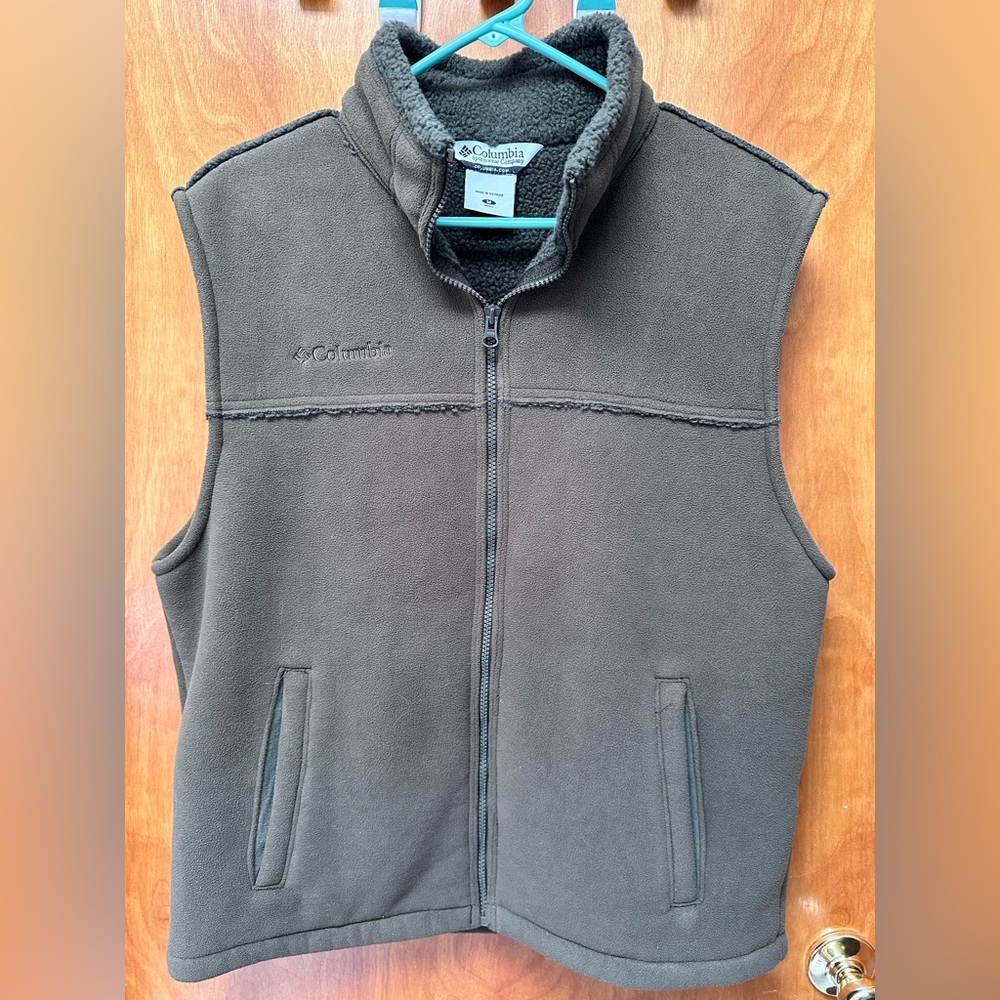 Columbia Green Fleece Full Zipper Vest.